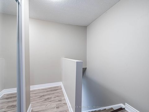 Photo 13 at 25 - 506 Normandy Street, Central, Oshawa