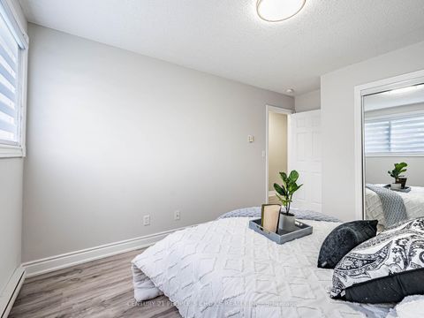 Photo 17 at 25 - 506 Normandy Street, Central, Oshawa