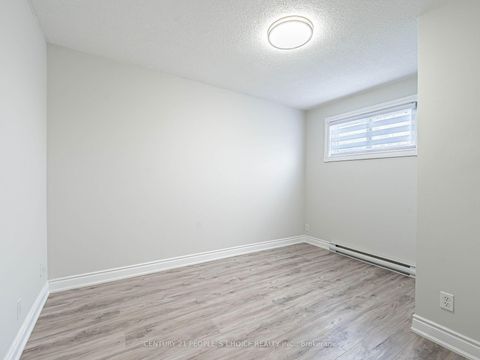 Photo 21 at 25 - 506 Normandy Street, Central, Oshawa