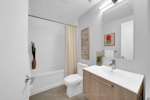 Photo 11 at 13 - 66 Long Branch Avenue, Long Branch, Toronto