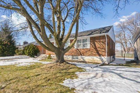 Photo 1 at 112 Wellington Avenue W, Lakeview, Oshawa
