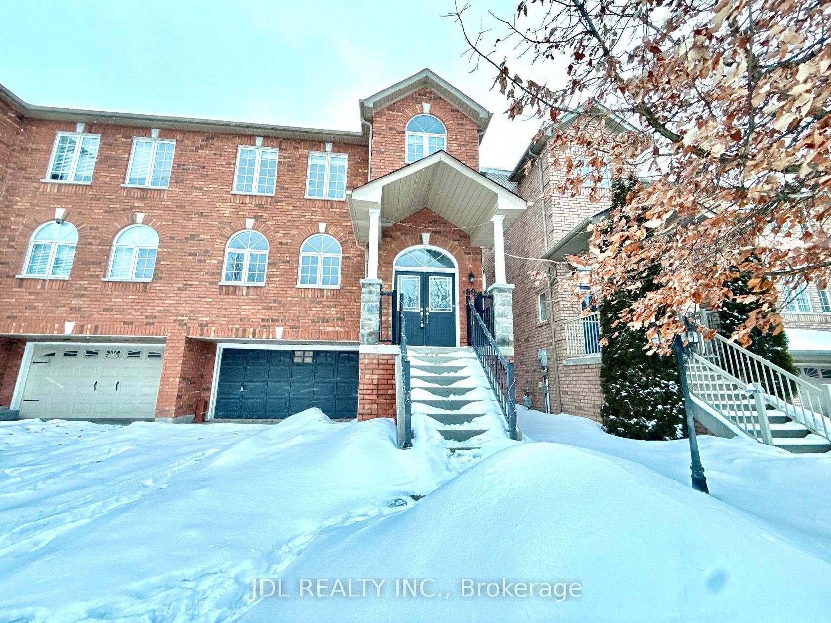 69 Gail Parks Crescent, Woodland Hill, Newmarket photo 7