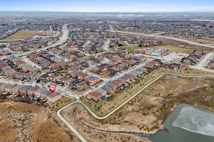 Photo 2 at 42 Abbotsbury Drive, Credit Valley, Brampton