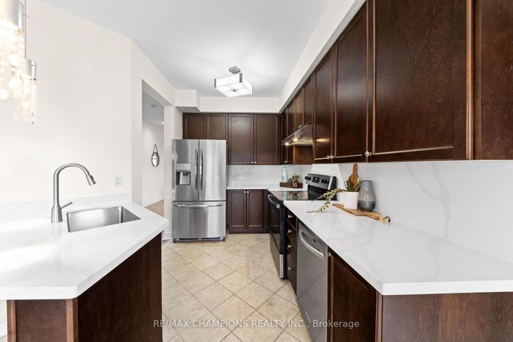 Photo 7 at 42 Abbotsbury Drive, Credit Valley, Brampton