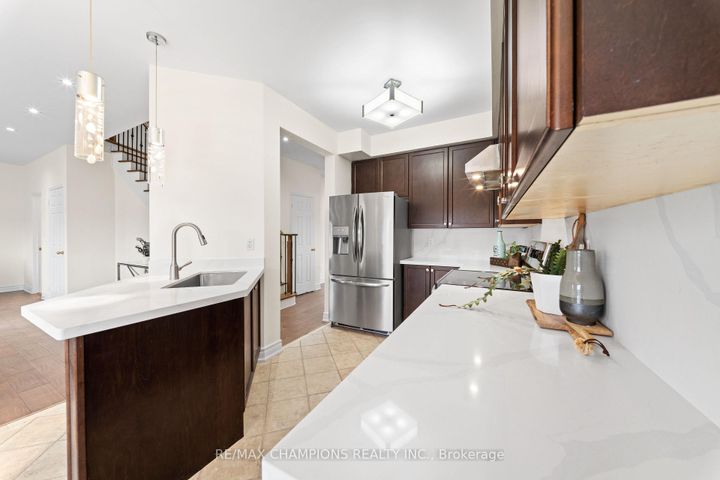 Photo 8 at 42 Abbotsbury Drive, Credit Valley, Brampton