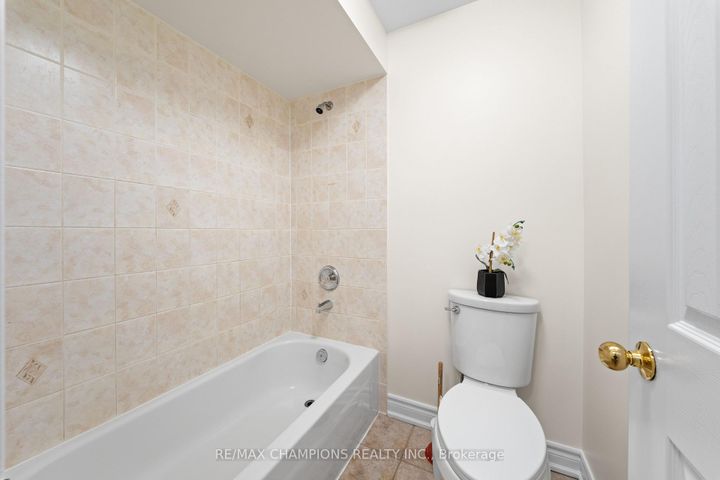 Photo 24 at 42 Abbotsbury Drive, Credit Valley, Brampton