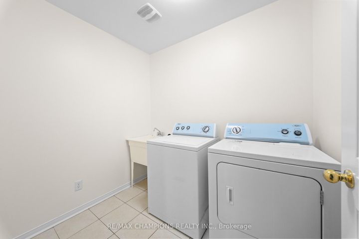 Photo 25 at 42 Abbotsbury Drive, Credit Valley, Brampton