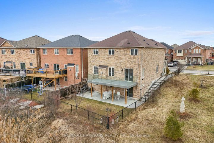 Photo 33 at 42 Abbotsbury Drive, Credit Valley, Brampton