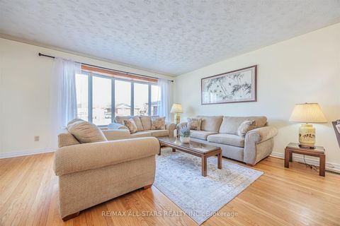 Photo 4 at 50 Southampton Drive, Eglinton East, Toronto