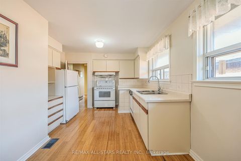 Photo 9 at 50 Southampton Drive, Eglinton East, Toronto