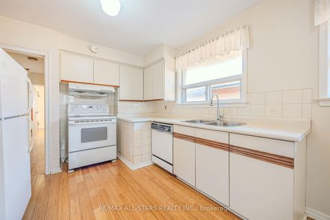 Photo 10 at 50 Southampton Drive, Eglinton East, Toronto