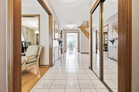 Photo 4 at 81 Southgate Crescent, Doncrest, Richmond Hill