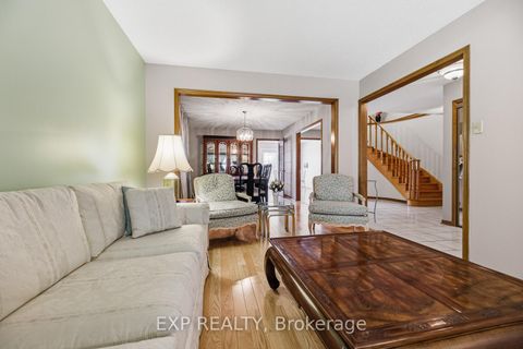 Photo 5 at 81 Southgate Crescent, Doncrest, Richmond Hill