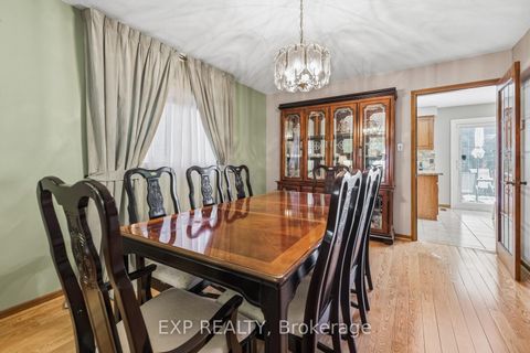 Photo 6 at 81 Southgate Crescent, Doncrest, Richmond Hill