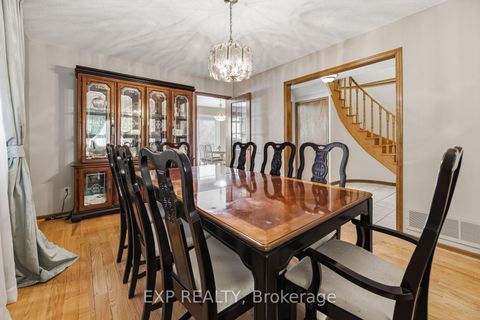 Photo 7 at 81 Southgate Crescent, Doncrest, Richmond Hill