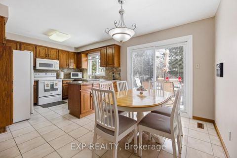 Photo 8 at 81 Southgate Crescent, Doncrest, Richmond Hill