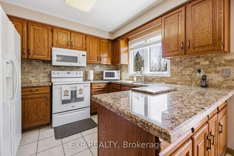 Photo 9 at 81 Southgate Crescent, Doncrest, Richmond Hill