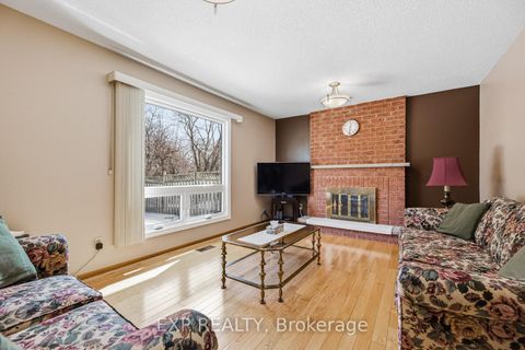 Photo 13 at 81 Southgate Crescent, Doncrest, Richmond Hill