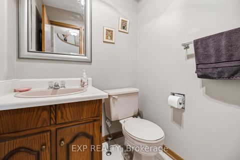 Photo 15 at 81 Southgate Crescent, Doncrest, Richmond Hill