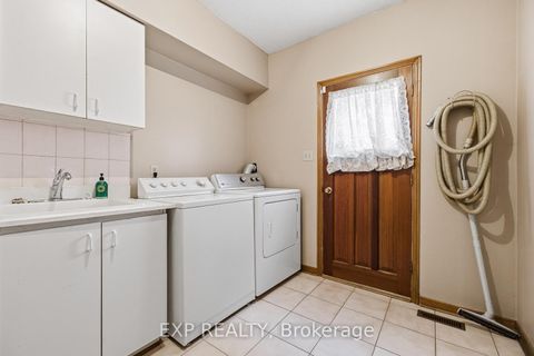 Photo 16 at 81 Southgate Crescent, Doncrest, Richmond Hill