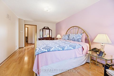 Photo 19 at 81 Southgate Crescent, Doncrest, Richmond Hill