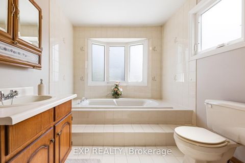 Photo 21 at 81 Southgate Crescent, Doncrest, Richmond Hill