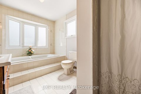 Photo 22 at 81 Southgate Crescent, Doncrest, Richmond Hill