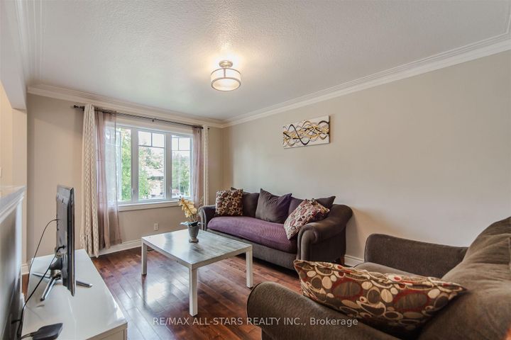 Photo 4 at 27 Martindale Road, Cliffcrest, Toronto