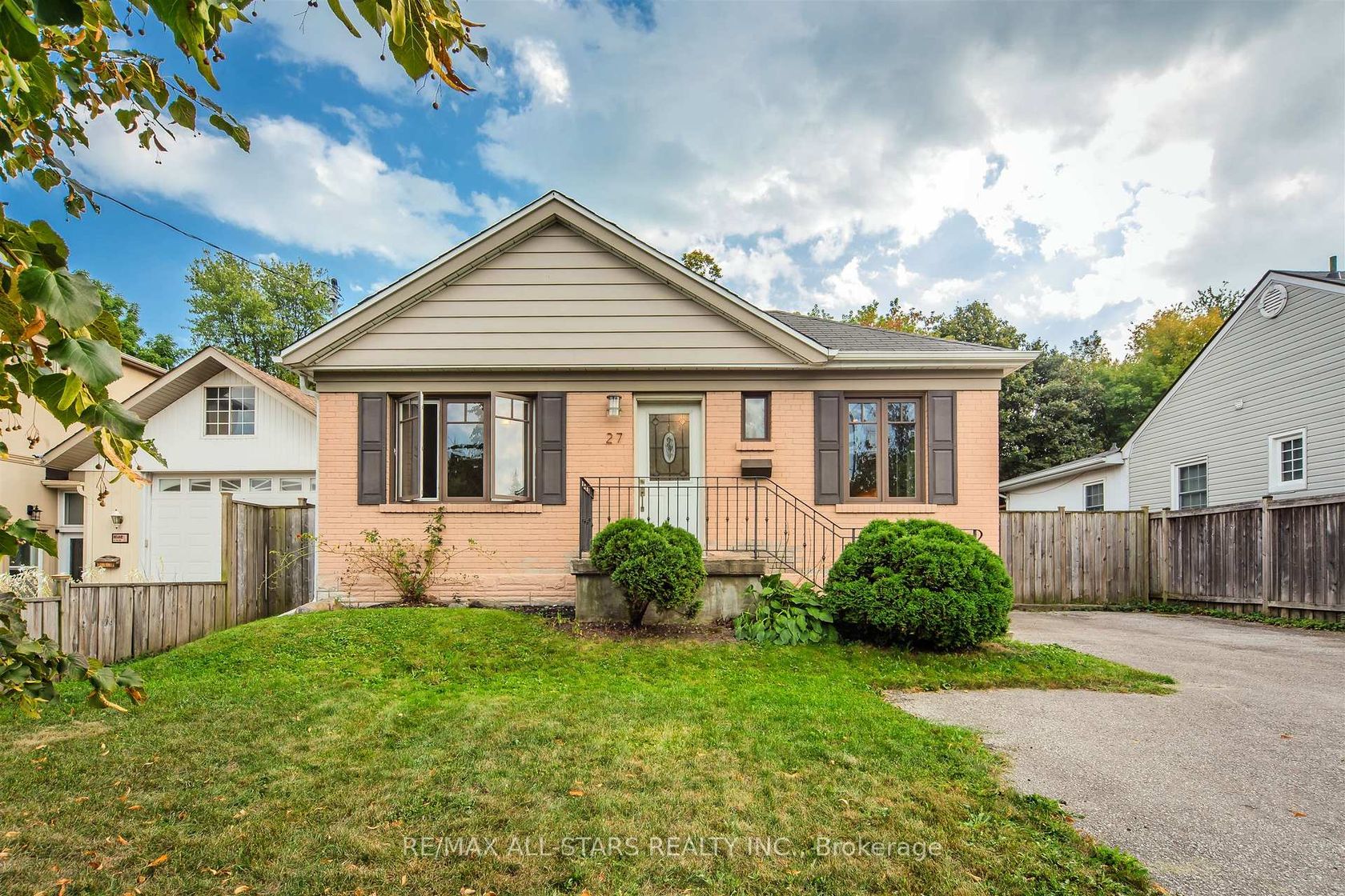 27 Martindale Road, Cliffcrest, Toronto 