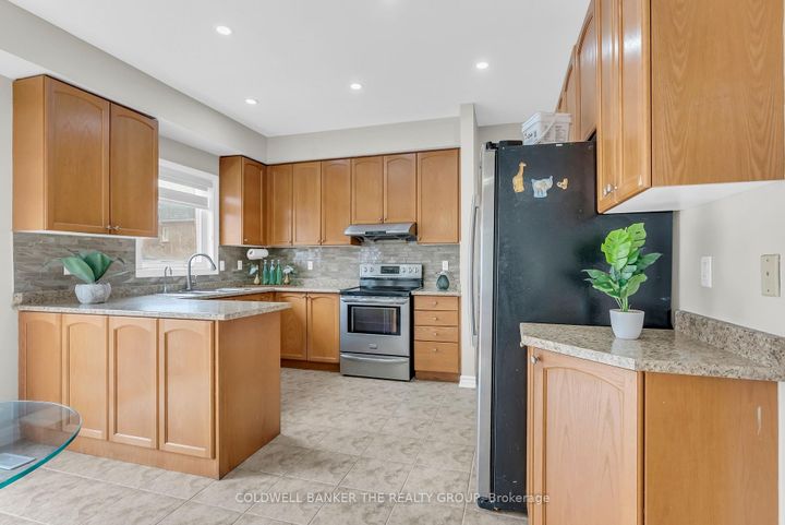 Photo 19 at 11 Footbridge Crescent, Wellington, Brampton