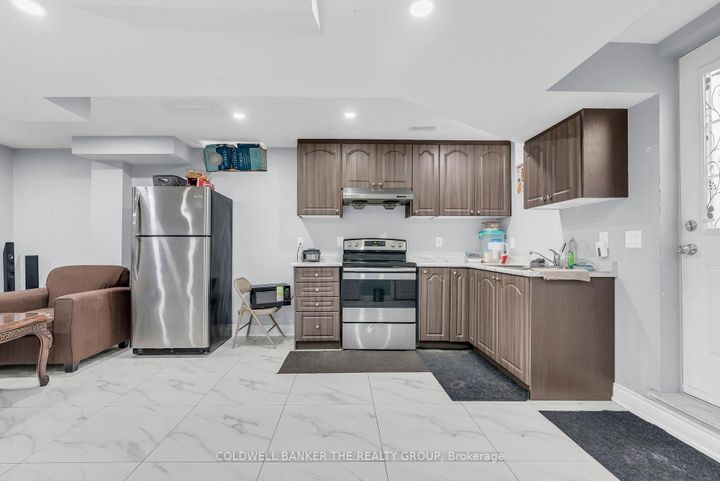 Photo 33 at 11 Footbridge Crescent, Wellington, Brampton