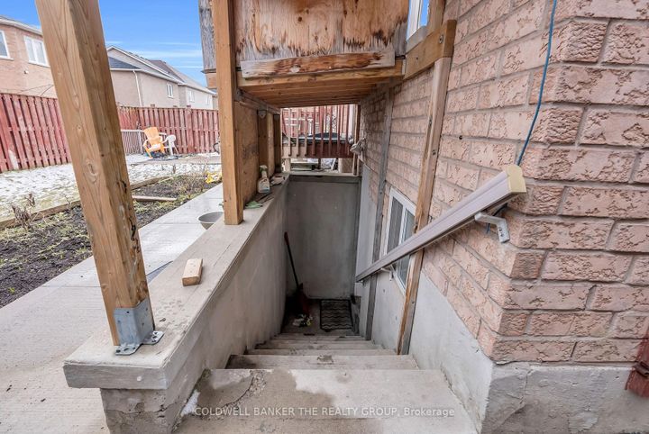 Photo 35 at 11 Footbridge Crescent, Wellington, Brampton