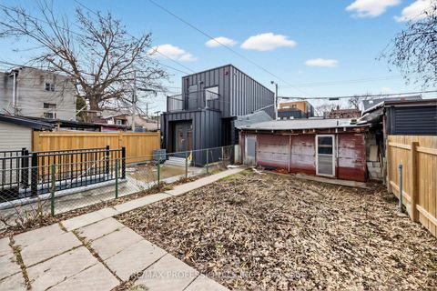 Photo 15 at 164 Markham Street, Bellwoods, Toronto