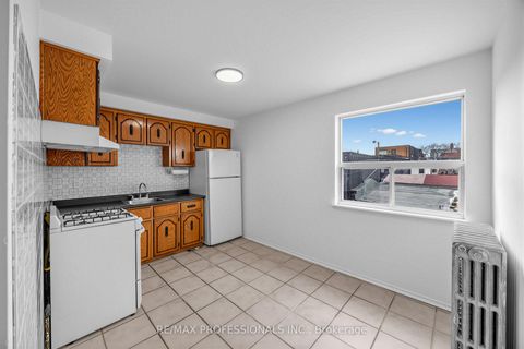 Photo 17 at 164 Markham Street, Bellwoods, Toronto