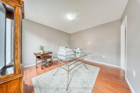 Photo 11 at 25 Crompton Drive, Little Lake, Barrie