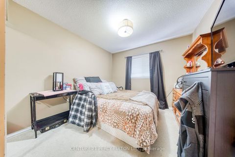 Photo 13 at 25 Crompton Drive, Little Lake, Barrie