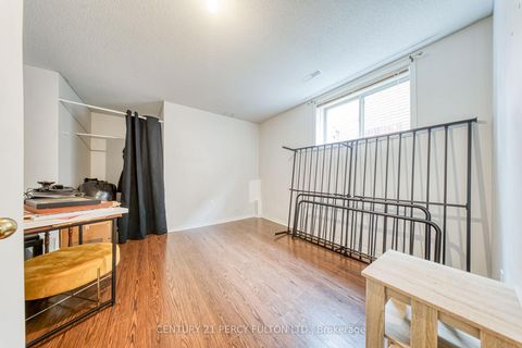 Photo 21 at 25 Crompton Drive, Little Lake, Barrie