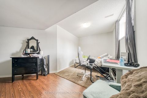 Photo 24 at 25 Crompton Drive, Little Lake, Barrie