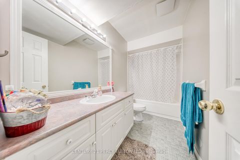 Photo 25 at 25 Crompton Drive, Little Lake, Barrie