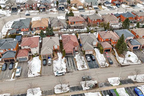 Photo 36 at 25 Crompton Drive, Little Lake, Barrie