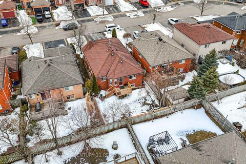 Photo 37 at 25 Crompton Drive, Little Lake, Barrie