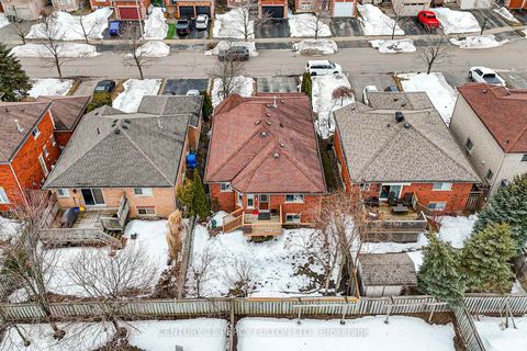 Photo 38 at 25 Crompton Drive, Little Lake, Barrie