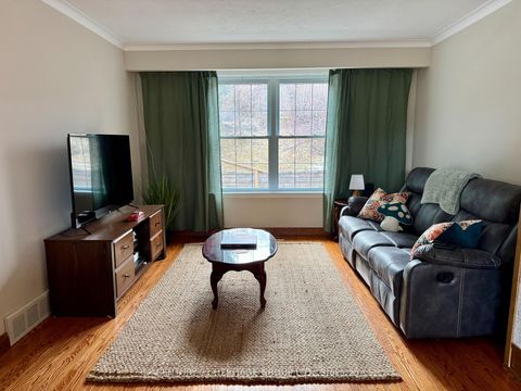 Photo 3 at 584 Arnhem Drive, O'Neill, Oshawa