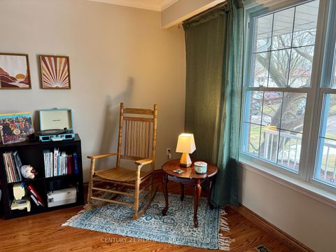 Photo 6 at 584 Arnhem Drive, O'Neill, Oshawa