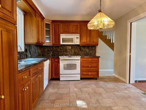 Photo 7 at 584 Arnhem Drive, O'Neill, Oshawa