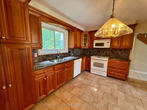 Photo 9 at 584 Arnhem Drive, O'Neill, Oshawa