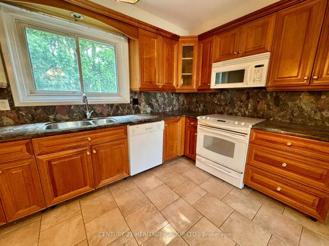 Photo 10 at 584 Arnhem Drive, O'Neill, Oshawa