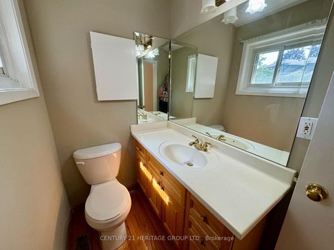 Photo 18 at 584 Arnhem Drive, O'Neill, Oshawa