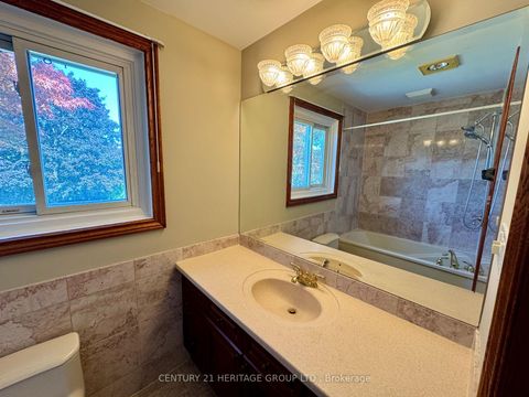 Photo 25 at 584 Arnhem Drive, O'Neill, Oshawa