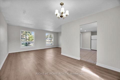 Photo 7 at 27 Villata Gardens, York University Heights, Toronto